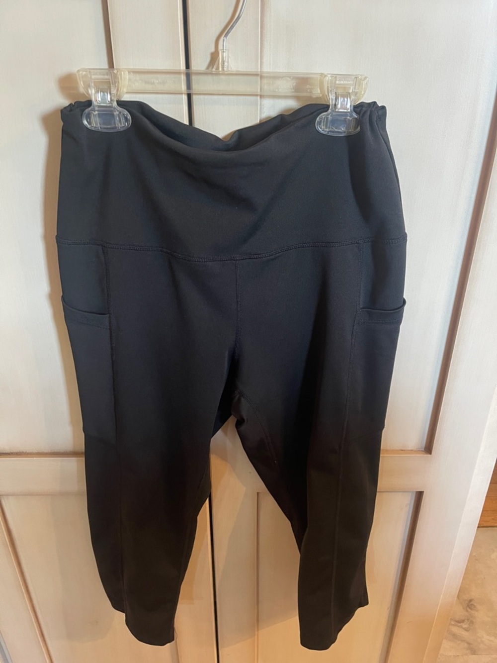 Black Capri Leggings with Side Pockets